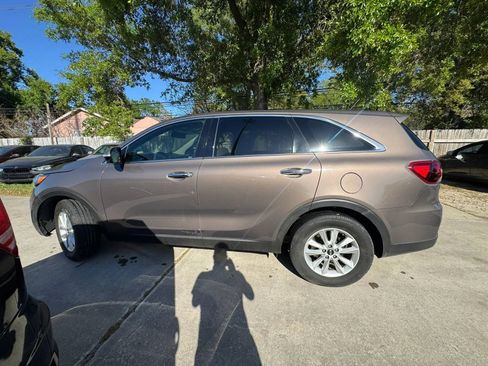 Used 2019 Kia Sorento FWD image 9