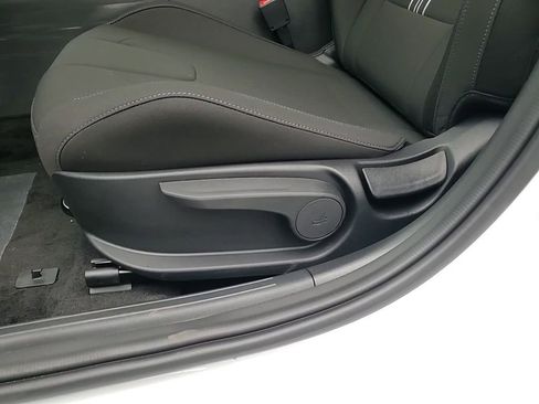 New 2025 Hyundai Elantra SEL image 15