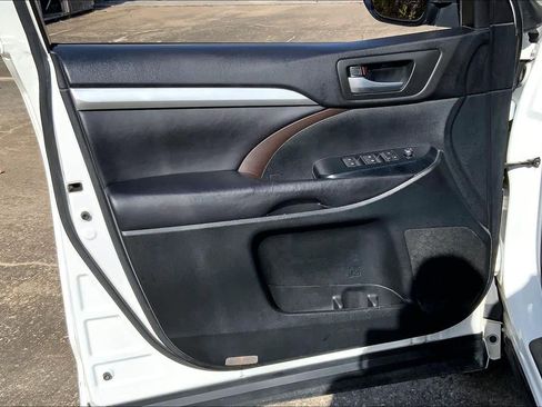 Used 2016 Toyota Highlander XLE image 20