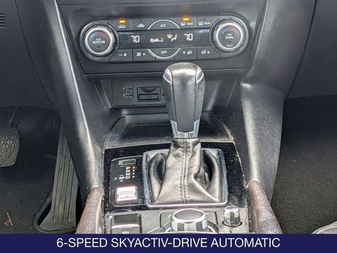 Used 2018 MAZDA MAZDA3 Touring FWD image 16