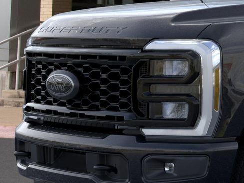 New 2026 Ford F250 Lariat w/ Black Appearance Package image 19