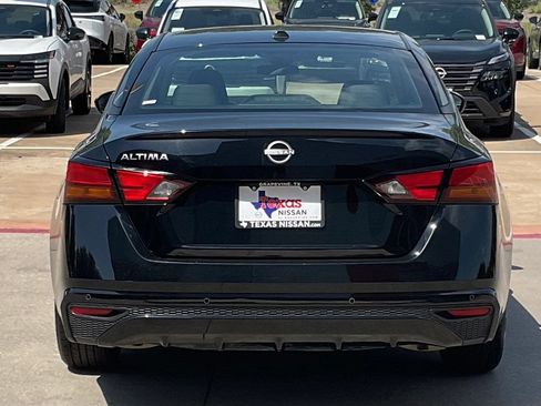 Used 2025 Nissan Altima 2.5 SV FWD image 4