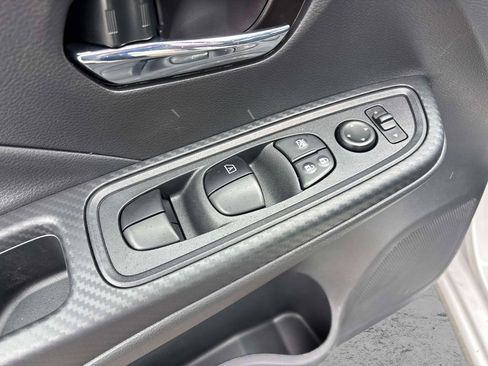 Used 2025 Nissan Versa SV w/ Trunk Package image 9