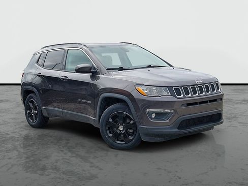 Used 2020 Jeep Compass Latitude FWD image 1