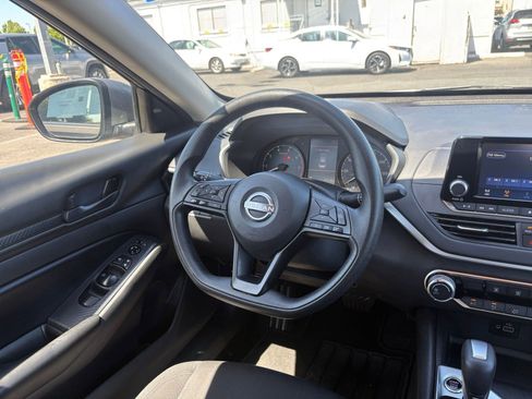 Used 2023 Nissan Altima 2.5 S FWD image 33