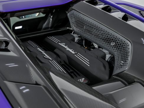 Used 2024 Lamborghini Revuelto image 21