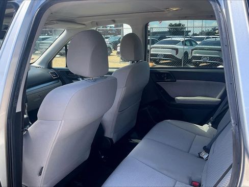 Used 2018 Subaru Forester 2.5i Premium w/ All-Weather Package AWD/4WD image 10