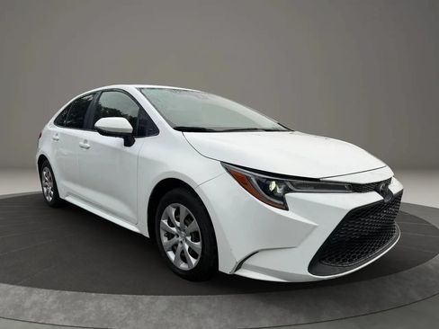 Used 2021 Toyota Corolla LE w/ Carpet Mat Package (TMS) FWD image 3