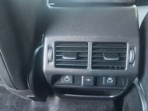 Used 2022 Land Rover Discovery Sport SE image 15