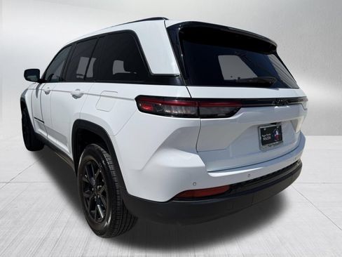 Used 2024 Jeep Grand Cherokee Altitude RWD image 6