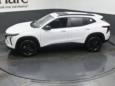 New 2026 Chevrolet Trax LT w/ Sunroof Package FWD image 36