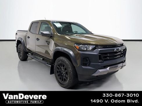 Used 2024 Chevrolet Colorado Trail Boss w/ Advanced Trailering Package AWD/4WD image 1