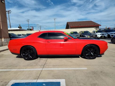 Used 2015 Dodge Challenger SXT Plus w/ Driver Convenience Group RWD image 3