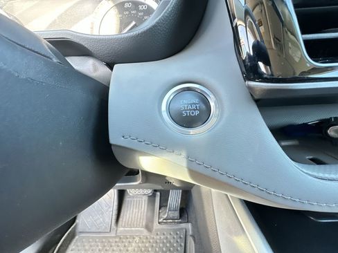 Used 2021 Toyota Highlander XLE image 16