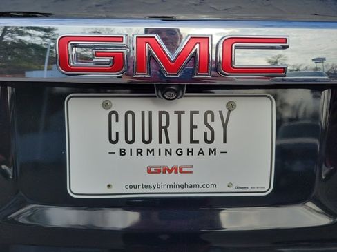 Used 2023 GMC Acadia SLT w/ Preferred Package image 30