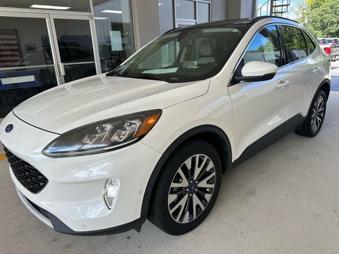 Certified 2020 Ford Escape Titanium AWD/4WD image 3