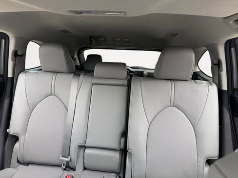 New 2026 Toyota Highlander Limited image 13