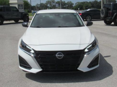 Used 2025 Nissan Altima 2.5 SV FWD image 7