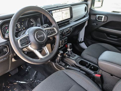 Used 2024 Jeep Wrangler Unlimited Sahara AWD/4WD image 17