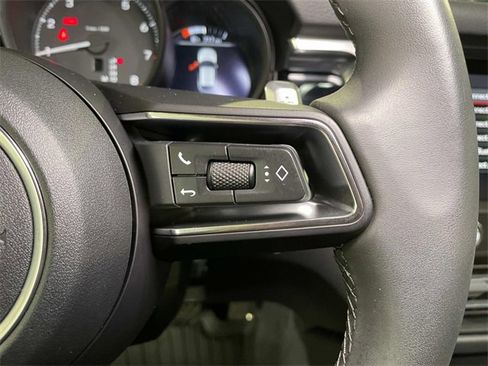 Used 2025 Porsche Macan image 40