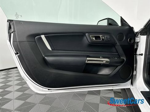 Used 2021 Ford Mustang Shelby GT500 w/ Technology Package RWD image 38
