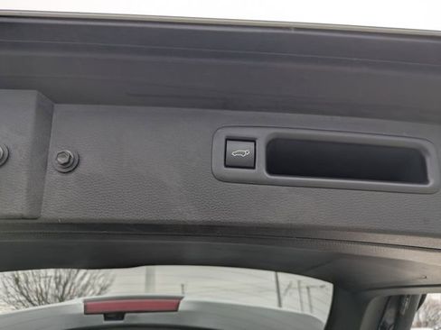 Used 2023 Toyota Highlander LE image 29