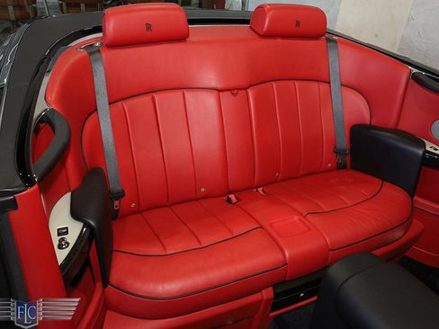 Used 2017 Rolls-Royce Phantom Drophead Coupe RWD image 22
