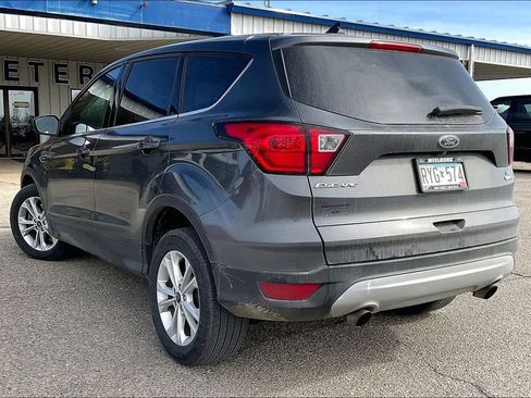 Used 2019 Ford Escape SE image 3