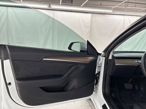 Used 2023 Tesla Model 3 Standard Range image 17
