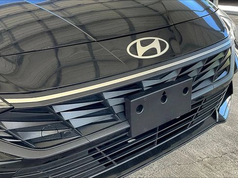 Used 2025 Hyundai Elantra SEL FWD image 28