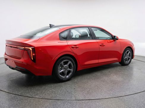 Used 2025 Kia K4 LXS image 9