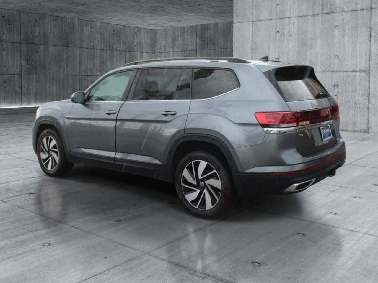 Used 2025 Volkswagen Atlas SE AWD/4WD image 3