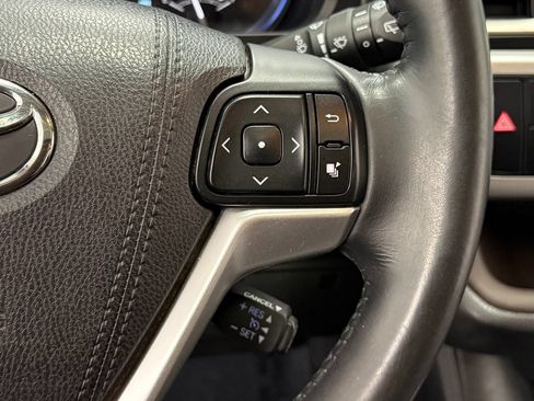 Used 2016 Toyota Highlander XLE AWD/4WD image 18