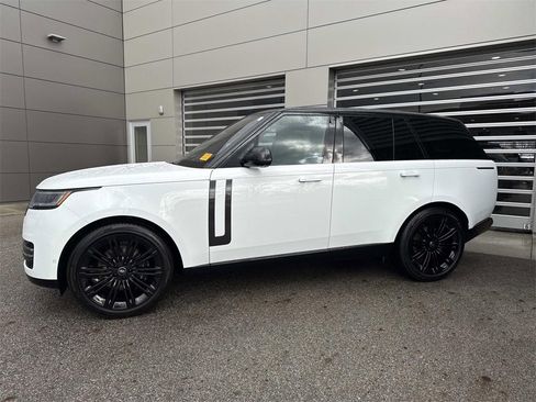 Used 2023 Land Rover Range Rover SE image 3