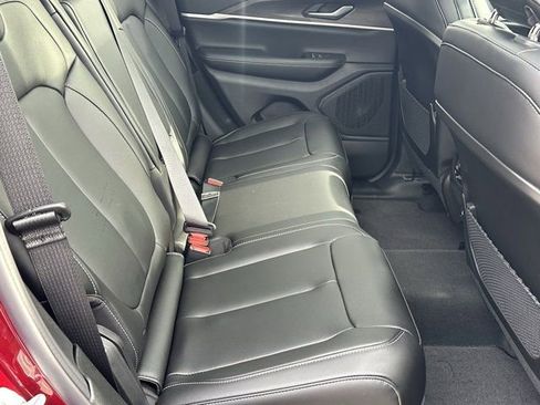 New 2025 Jeep Grand Cherokee Limited image 17