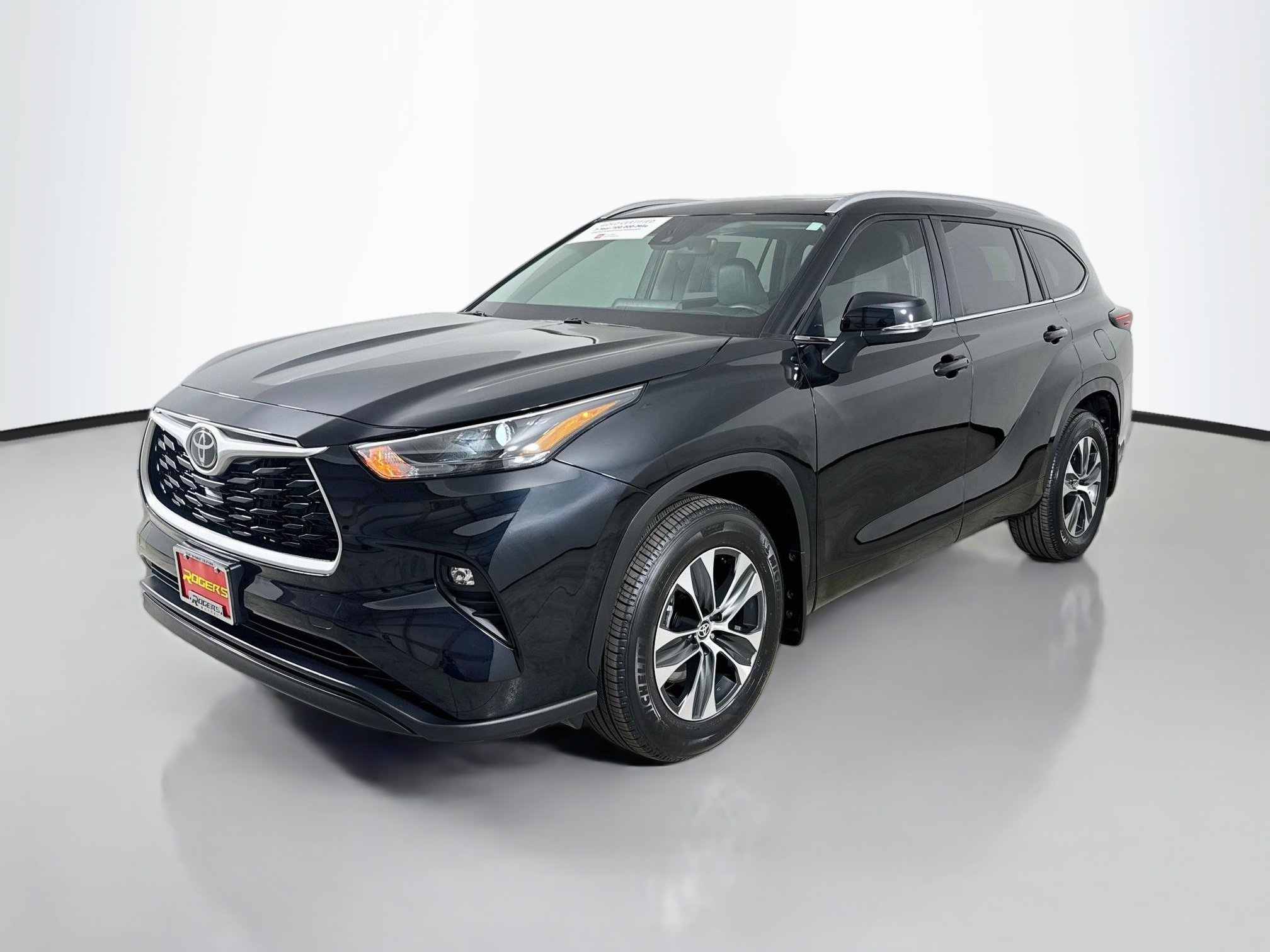Certified 2026 Toyota Highlander XLE AWD/4WD image 3