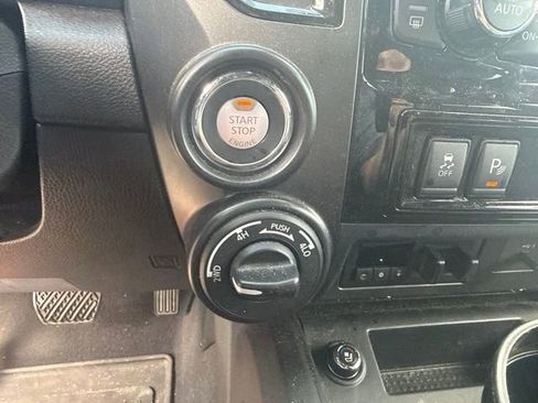 Used 2021 Nissan Titan PRO-4X w/ Pro-4x Convenience Package AWD/4WD image 24