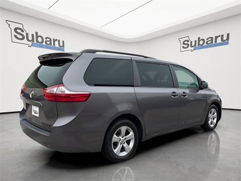 Used 2017 Toyota Sienna LE image 7