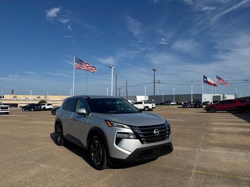 Certified 2024 Nissan Rogue SV FWD image 1