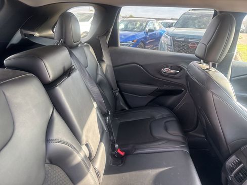 Used 2021 Jeep Cherokee Latitude Plus image 25