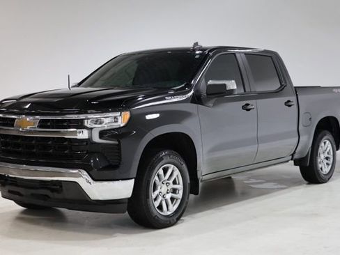 Used 2024 Chevrolet Silverado 1500 LT AWD/4WD image 3