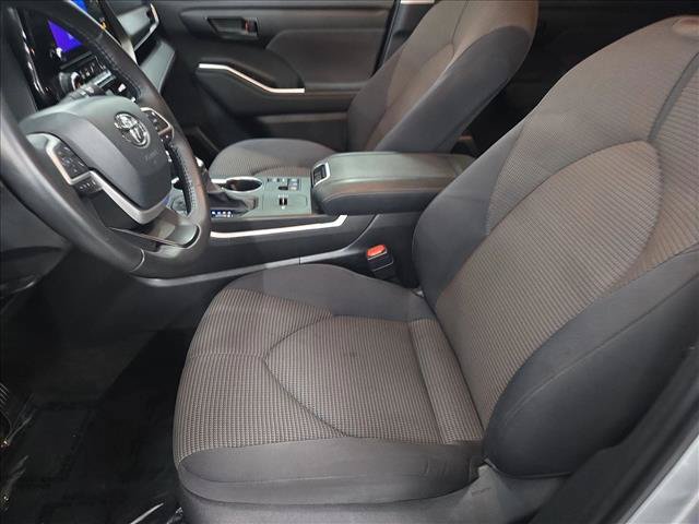 Used 2024 Toyota Highlander LE FWD image 14