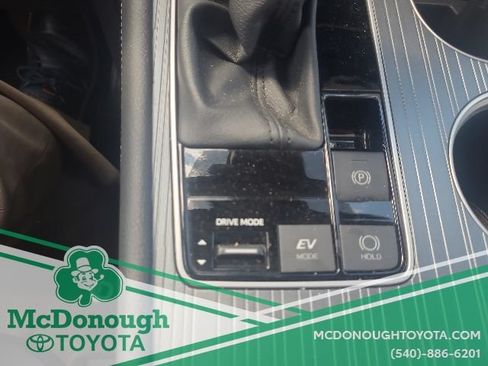 Certified 2025 Toyota Sienna XLE FWD image 21