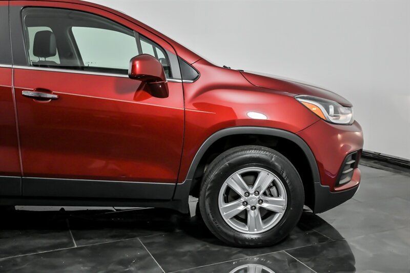 Used 2020 Chevrolet Trax LT AWD/4WD image 12