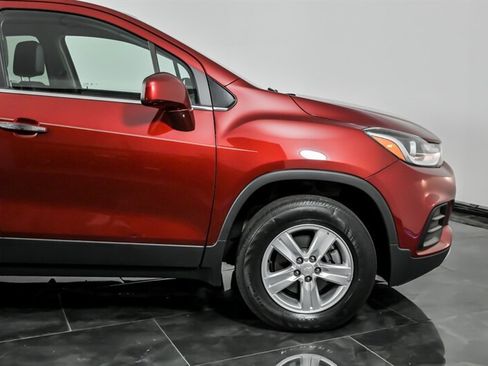 Used 2020 Chevrolet Trax LT w/ Driver Confidence Package AWD/4WD image 12
