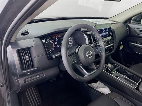 New 2025 Nissan Pathfinder SL image 7