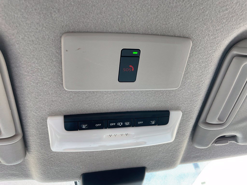 Used 2024 Nissan Kicks SR w/ SR Premium Package FWD image 39