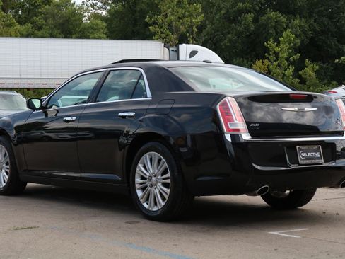Used 2011 Chrysler 300 C AWD/4WD image 15
