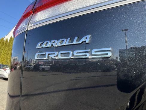 Used 2023 Toyota Corolla Cross L image 6