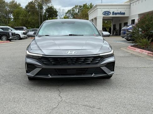 Used 2024 Hyundai Elantra Limited FWD image 2